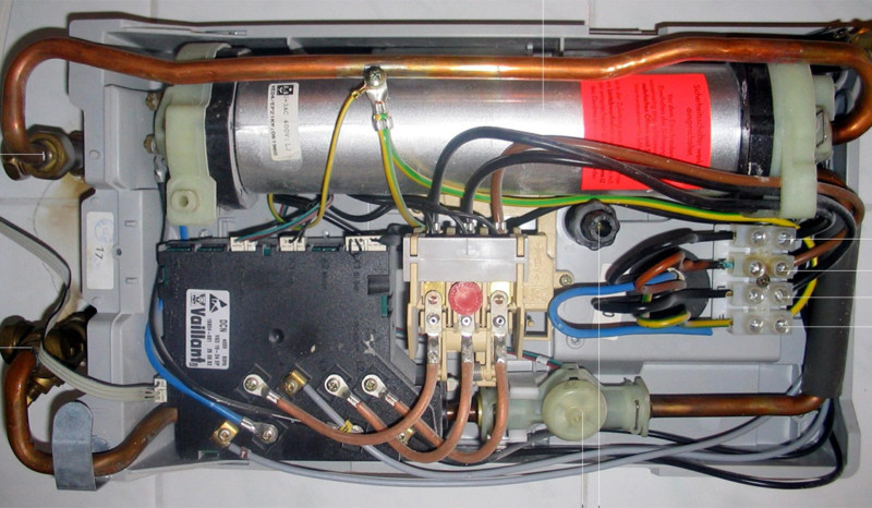 Durchlauferhitzer | Strom und Gas Eingebauter Durchlauferhitzer
