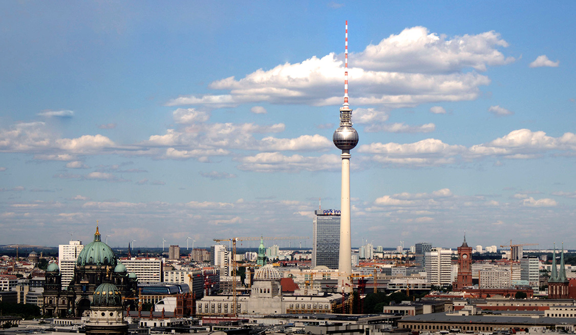 Gasanbieter Berlin Blick über Berlin mit dem Berliner Dom und Fernsehturm