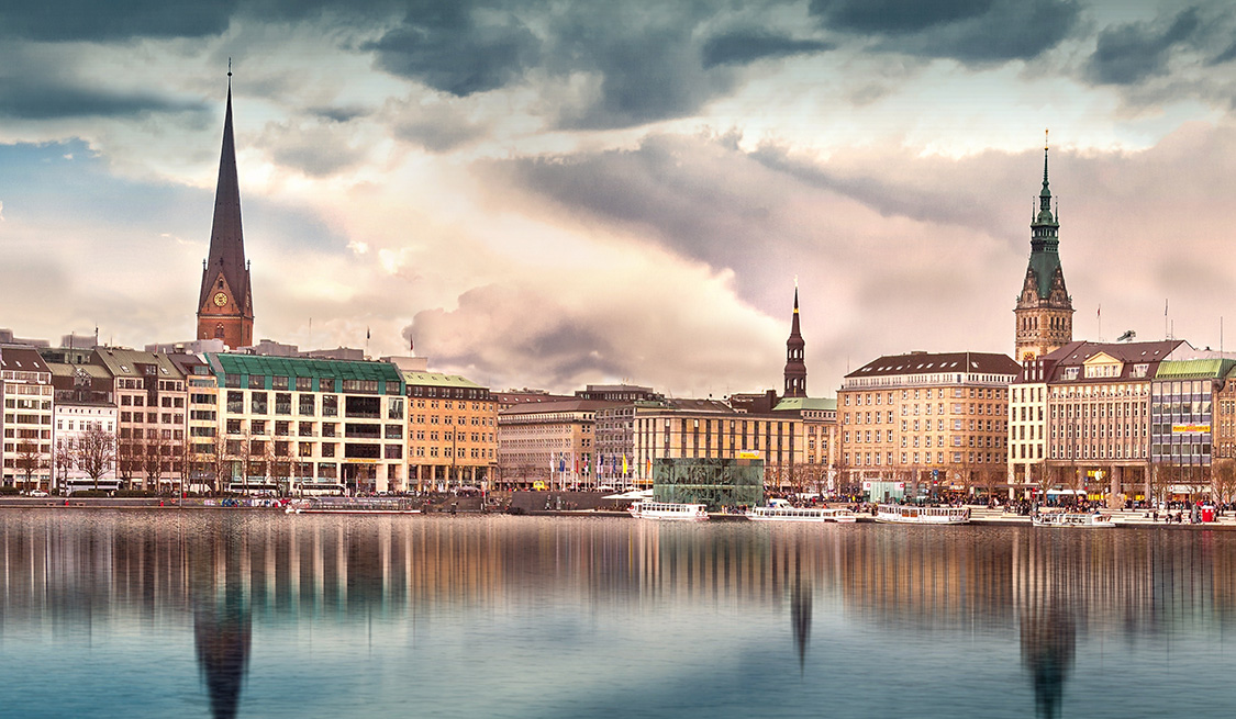 Gasanbieter Hamburg Blick von der Elbe auf Hamburg